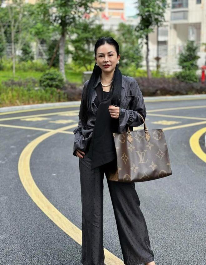 她是央视主持人中最接地气的一个退休后依旧拥有内在美支撑魅力(图4)